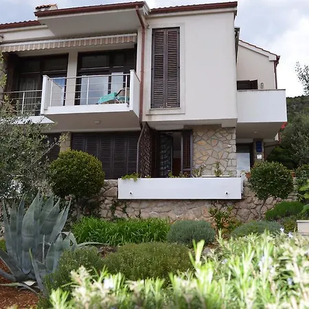 Apartment Palma & Pino Cres